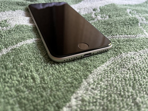 iPhone SE 2022 128 ГБ (3 фото из 5)