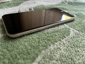 iPhone SE 2022 128 ГБ (4 фото из 5)