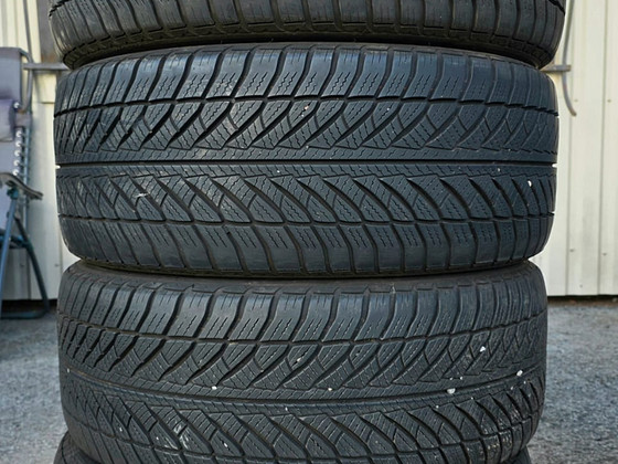 R18 rehvid 245 45 18 goodyear 7-8mm 4tk