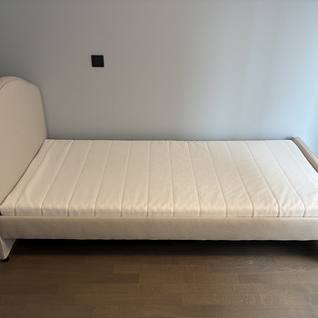 IKEA pehme polsterdusega voodi