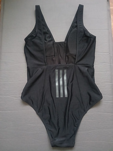 Купальник Adidas (3 фото из 4)