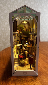 Rolife Sunshine Town Book Nook – Assembled (1 foto / 8)