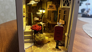 Rolife Sunshine Town Book Nook – Assembled (5 foto / 8)