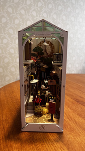 Rolife Sunshine Town Book Nook – Assembled (2 foto / 8)