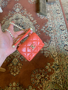 Chanel Mini Clutch with Pearl Chain - Red Quilted Lambskin (1 foto / 10)