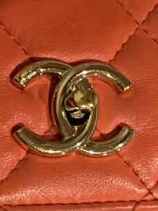Chanel Mini Clutch with Pearl Chain - Red Quilted Lambskin (4 foto / 10)