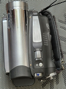 Видеокамера Panasonic NV-GS60 Mini DV в рабочем состоянии (1 фото из 3)