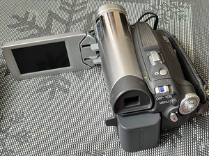 Видеокамера Panasonic NV-GS60 Mini DV в рабочем состоянии (2 фото из 3)