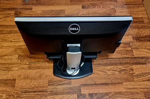 LCD-монитор DELL U2412Mb и Dell Soundbar AX510 (2 фото из 6)