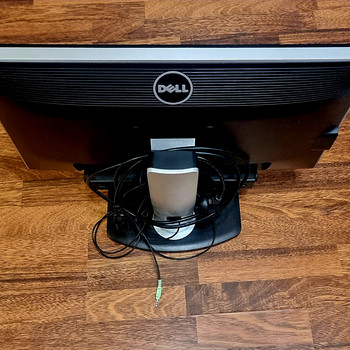 LCD-монитор DELL U2412Mb и Dell Soundbar AX510