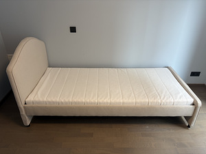 Кровать IKEA с матрасом (1 фото из 2)