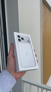 Apple iPhone 17ProMax 512gb (1 foto / 3)