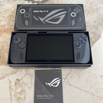 Игровая приставка ASUS ROG Ally X 1TB / 24GB