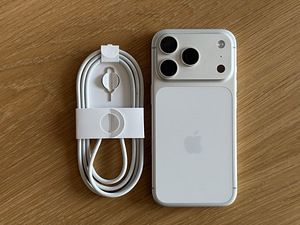 Apple iPhone 17 Pro Silver 256GB как новый, аккумулятор 100% (2 фото из 9)