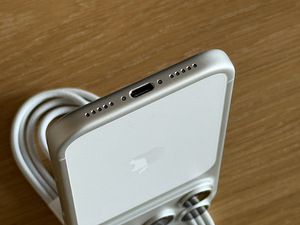 Apple iPhone 17 Pro Silver 256GB как новый, аккумулятор 100% (5 фото из 9)