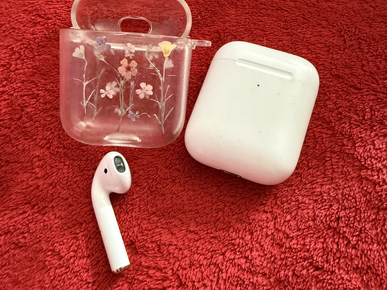 Apple AirPods (2. generatsioon) + kaitseümbris