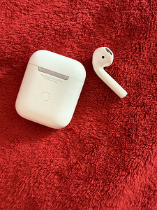 Apple AirPods (2-го поколения) + защитный чехол (2 фото из 2)