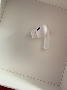 Apple AirPods Pro (2-го поколения) — правый наушник (модель A2931) (1 фото из 2)