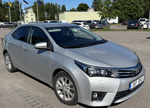 Toyota Corolla Premium 1.6 97kW (2 foto / 11)