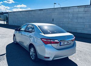 Toyota Corolla Premium 1.6 97kW (5 foto / 11)