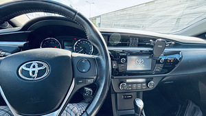 Toyota Corolla Premium 1.6 97kW (7 foto / 11)