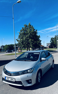 Toyota Corolla Premium 1.6 97kW (11 foto / 11)