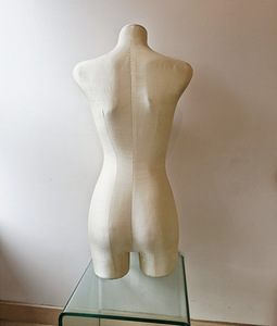 Siidi kangaga torso mannekeen (3 foto / 3)