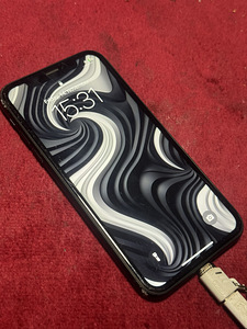 iPhone XR 64 ГБ (1 фото из 5)
