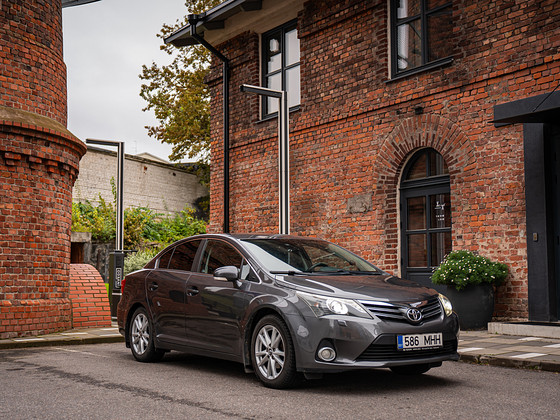 Müüa Toyota Avensis 1,8, bensiin, automaat