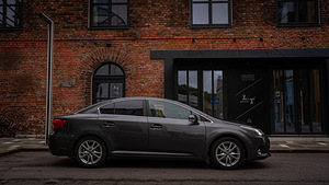 Müüa Toyota Avensis 1,8, bensiin, automaat (4 foto / 15)