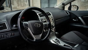 Müüa Toyota Avensis 1,8, bensiin, automaat (9 foto / 15)