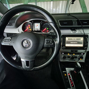 VW Passat (4 foto / 6)