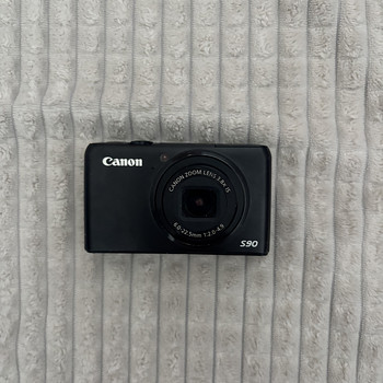 Canon PowerShot S90