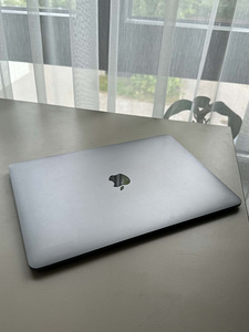 Macbook Air 2019 (3 фото из 3)