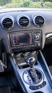 Audi TT 3.2 Quattro 184kW (Registreerimistasu makstud!) (8 foto / 10)