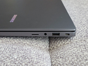 Samsung Book4 15 ноутбук (6 фото из 6)