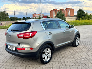 Kia Sportage (2 foto / 6)