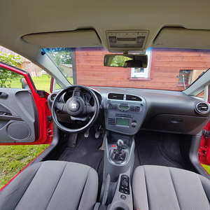Seat. Leon (3 foto / 10)