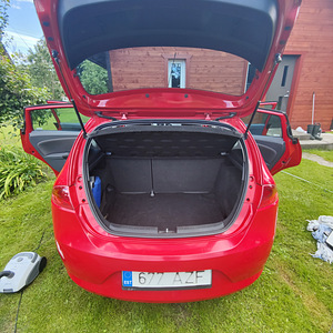 Seat. Leon (5 foto / 10)