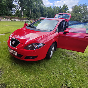 Seat. Leon (9 foto / 10)