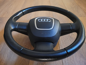 Audi A3 2005 г. Оригинальный руль (3 фото из 8)