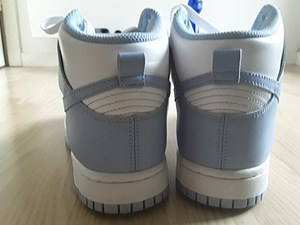 Кроссовки Nike (2 фото из 3)