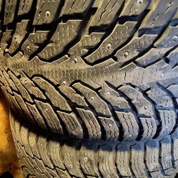 Комплект зимней резины nokian 295/35 R21