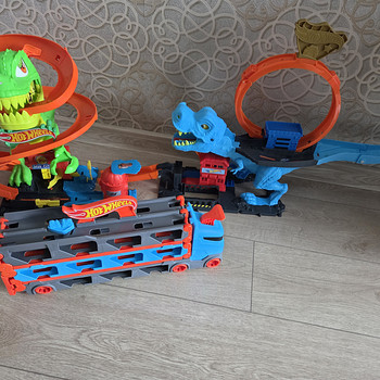 HOT WHEELS
