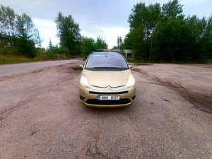 Citroen C4 Picasso (9 фото из 10)
