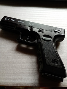Automaat revolver laskemoona ja kabuuriga. (3 foto / 4)
