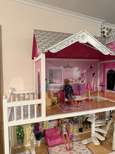 Большой деревянный кукольный дом для Barbie и друг (2 фото из 5)