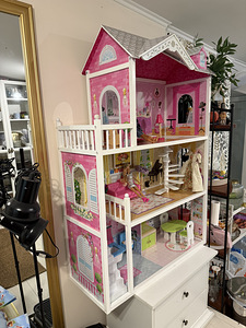 Большой деревянный кукольный дом для Barbie и друг (3 фото из 5)