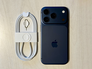 Apple iPhone 17 Pro Max Deep Blue 256GB как новый! Батарея 1 (1 фото из 8)
