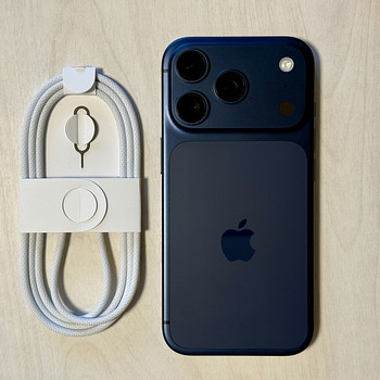 Apple iPhone 17 Pro Max Deep Blue 256GB как новый! Батарея 1
